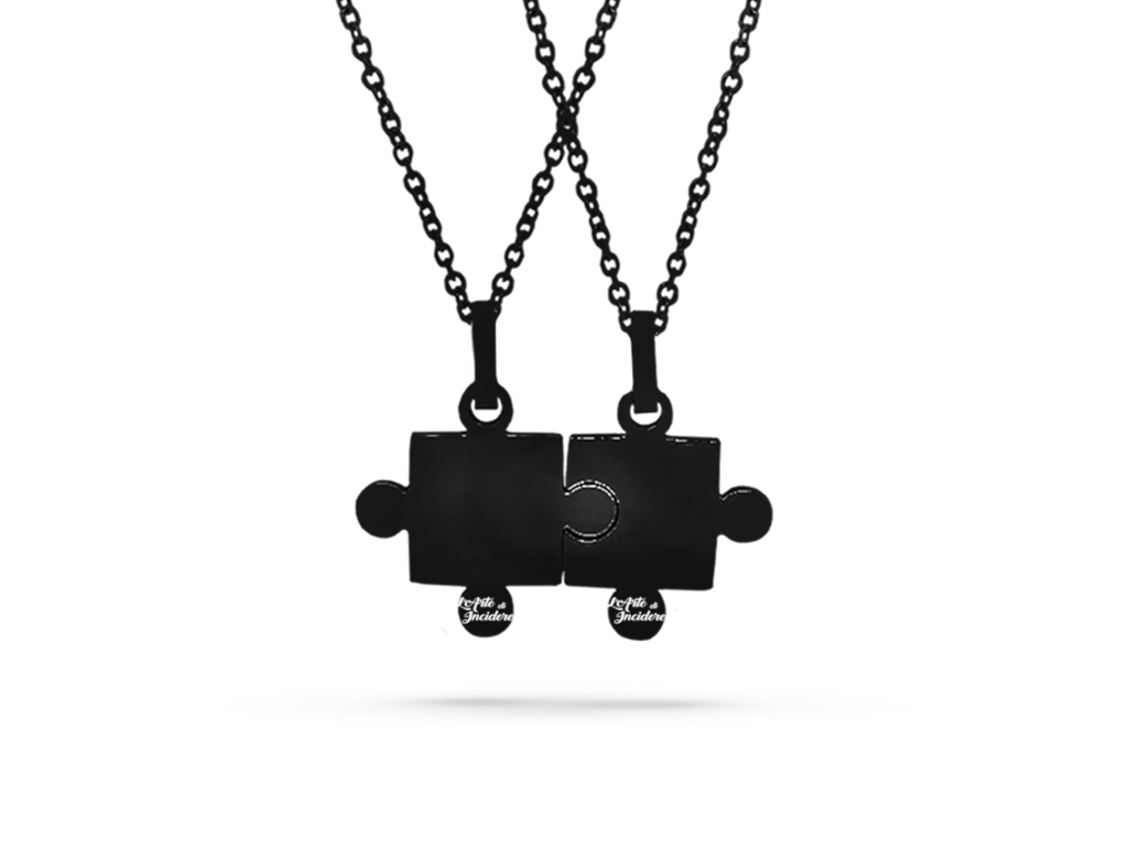 Collana con puzzle per coppia con incisione personalizzata una per lato