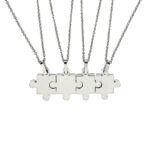 Collana puzzle a 4 pezzi argentati con incisione personalizzata una per lato
