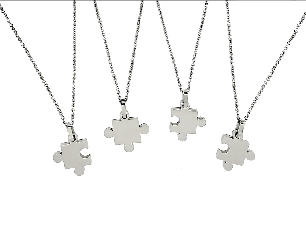Collana puzzle a 4 pezzi argentati con incisione personalizzata Collana puzzle a 4 pezzi argentati con incisione personalizzata