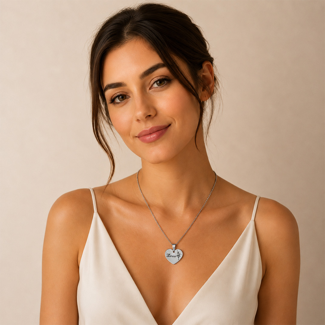 Collana Cuore Donna Ballerina Incisione Personalizzata Indossata