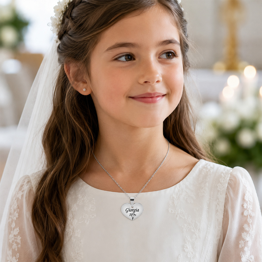 Collana Cuore Prima Comunione Bimba Personalizzata Indossata