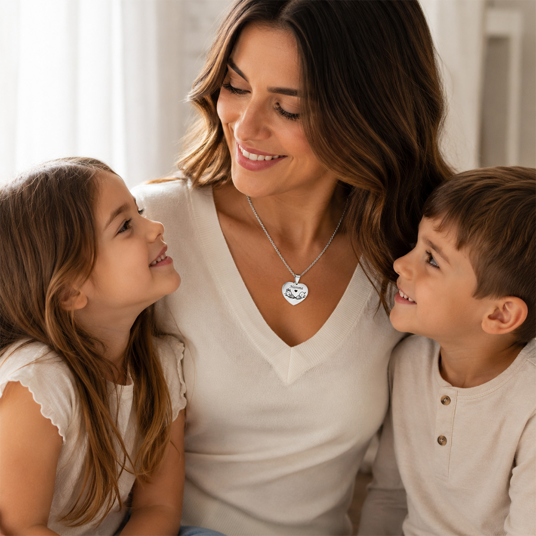 Collana Cuore di Mamma con Nomi Personalizzati Indossata