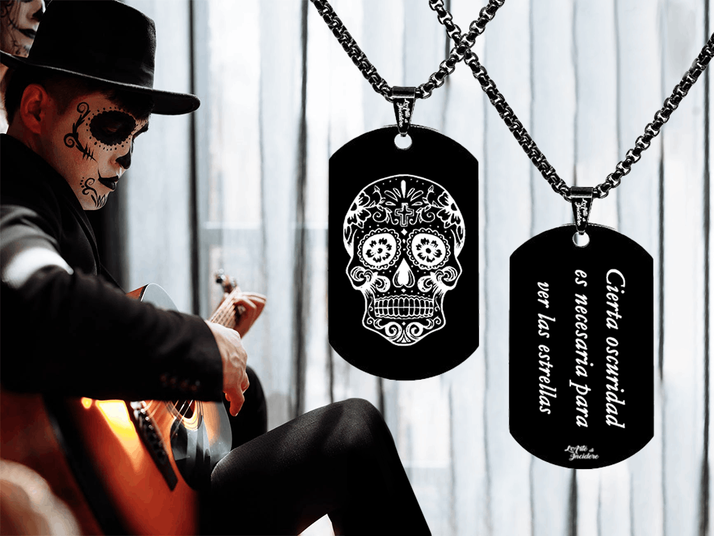 collana piastrina nera ampia con disegno collana piastrina nera ampia con disegno