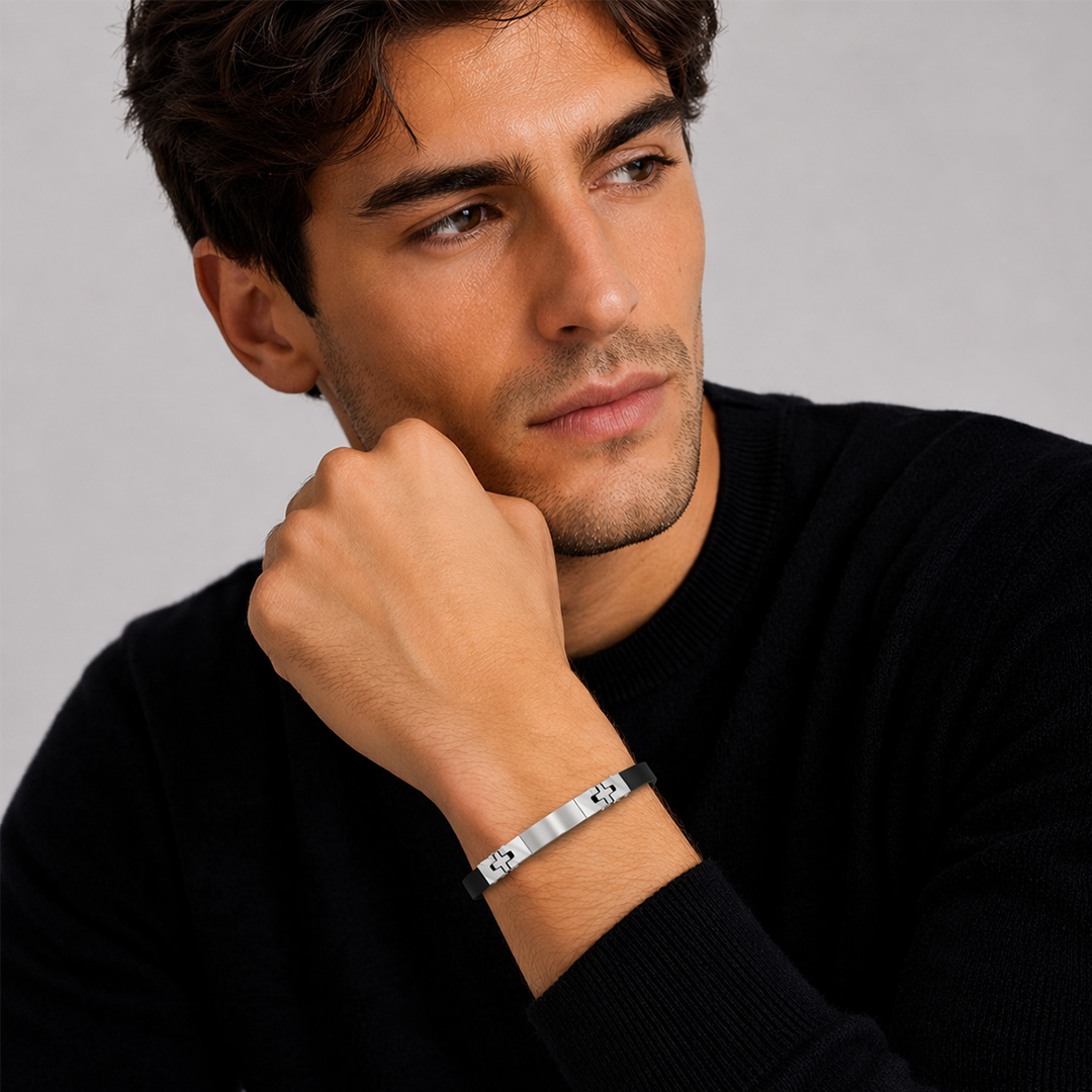 Bracciale Caucciù per Uomo con Placca in Acciaio Personalizzato Indossato