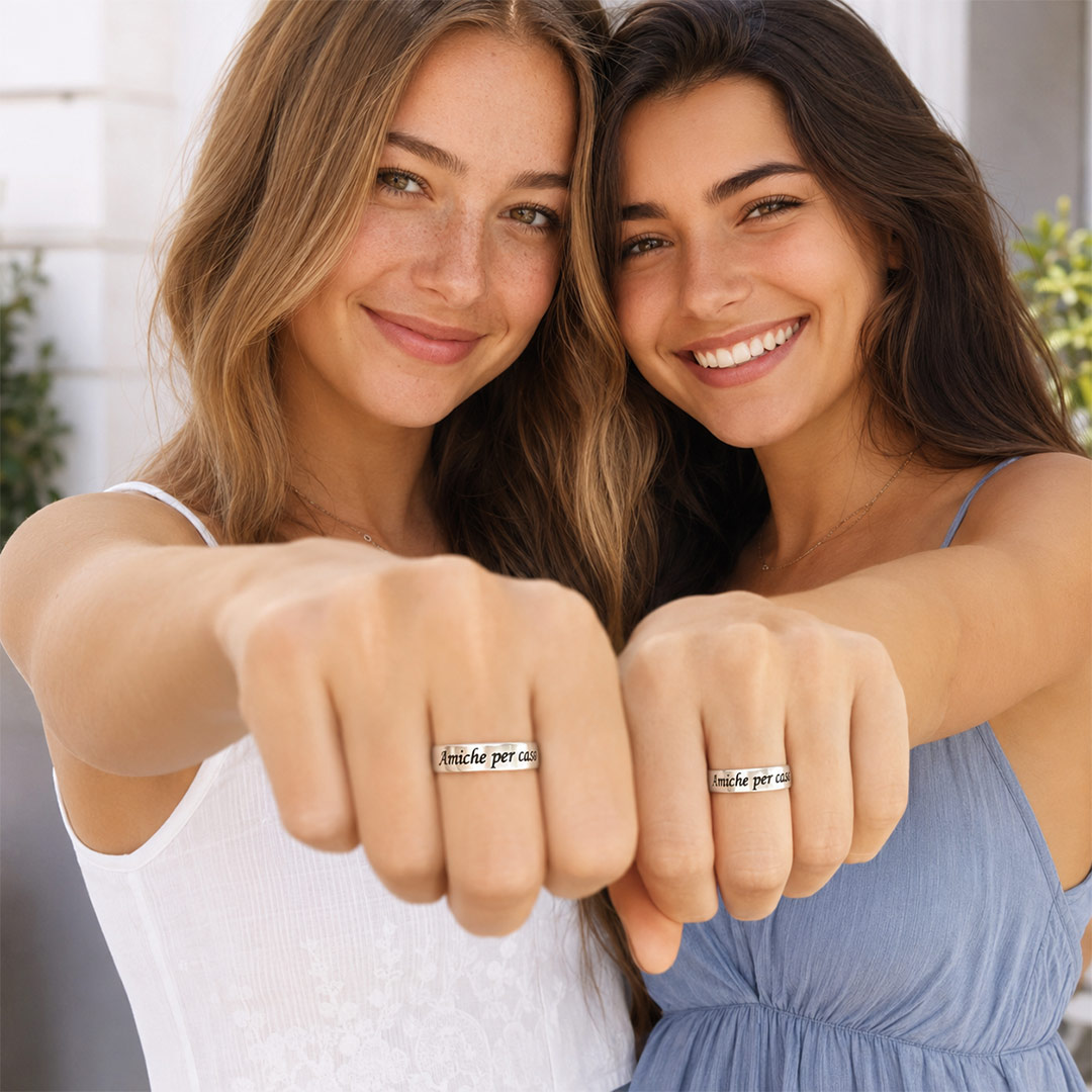 Anelli Migliori Amiche con Dedica Personalizzata Indossati