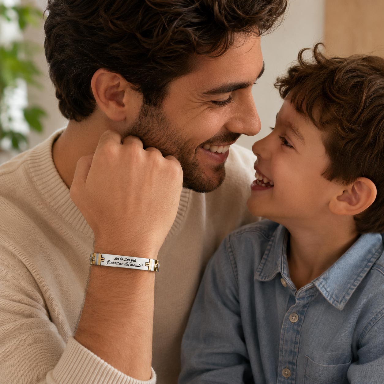 Bracciale per Zio Ampio Bicolore Personalizzato Indossato