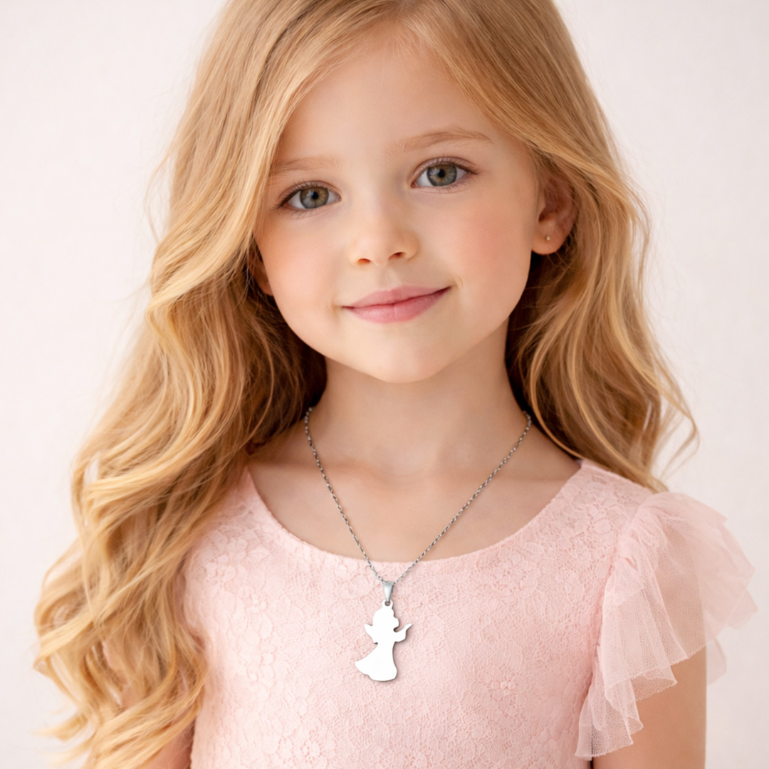 Collana Angelo Custode Mani Giunte Personalizzata Indossata