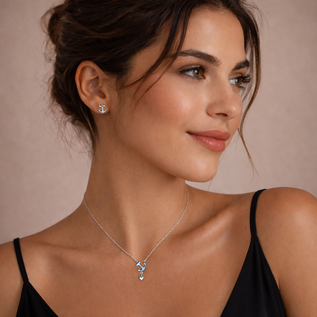 Completo di Collana e Orecchini Abbinati con Ancora Indossati