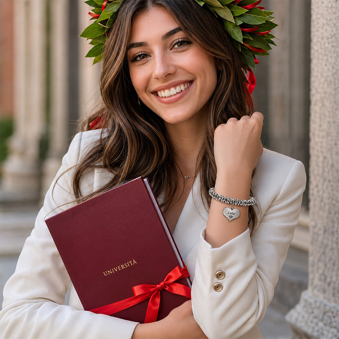 Bracciale Laurea Donna Nodini Personalizzato indossato Bracciale Laurea Donna Nodini Personalizzato indossato