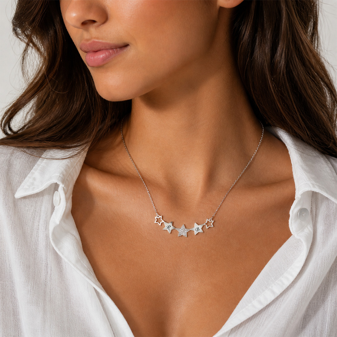 Collana Girocollo Stelle per Donna Personalizzata Indossata con Incisione