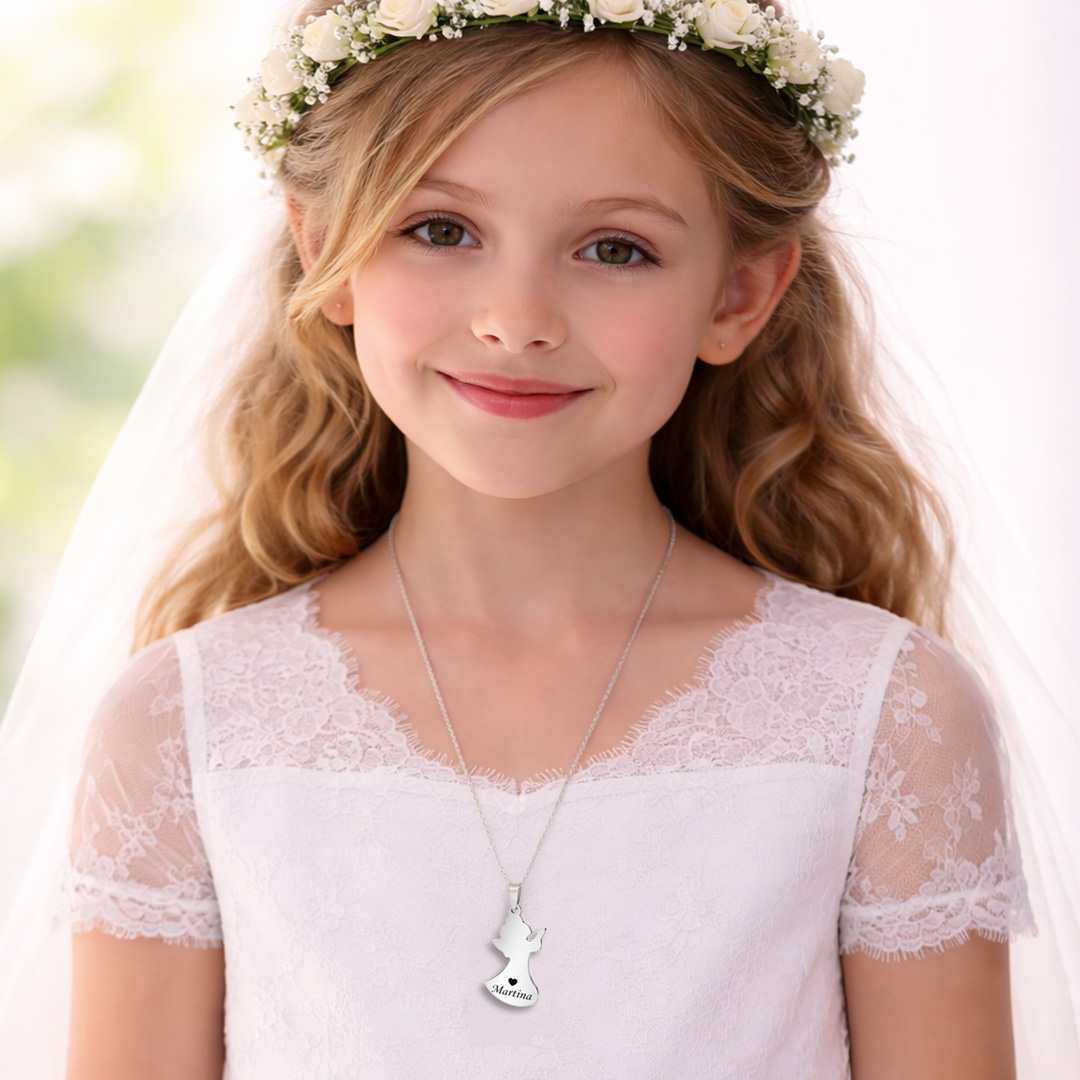 Collana Bimba Prima Comunione Personalizzata con Nome Indossata
