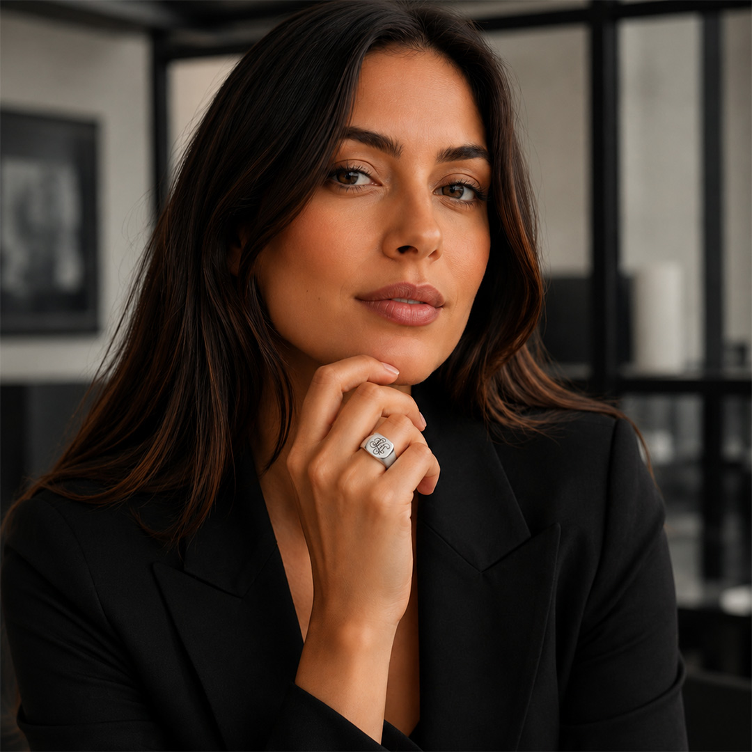 Anello Chevalier Donna Argentato Personalizzato Indossato