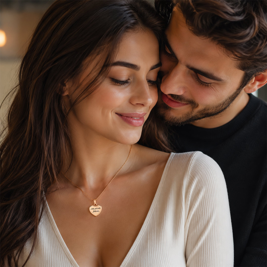 Collana Cuore Donna Rosato Personalizzata Indossata