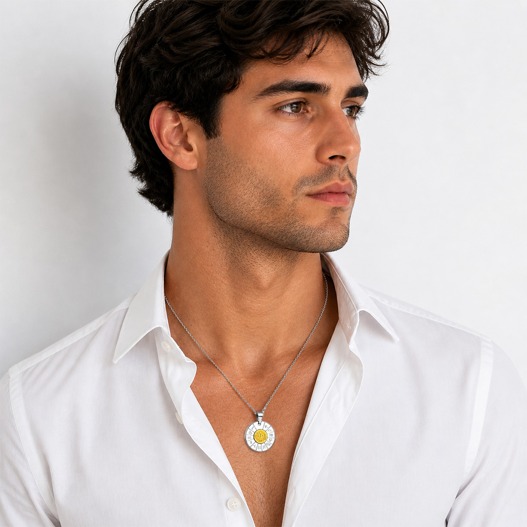 Collana Segno Zodiacale con Incisione Personalizzata Indossata