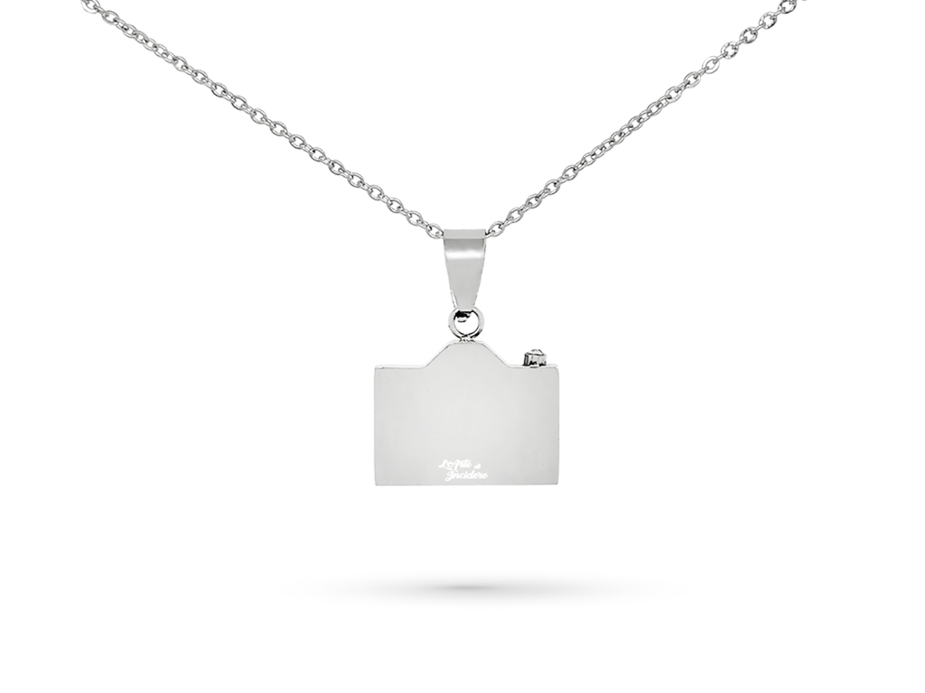 Collana con macchina fotografica argentata incisione personalizzata 1 retro