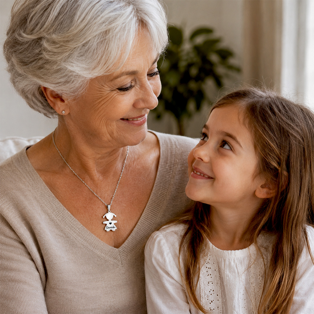 Collana Personalizzata Nonna con Ciondolo Bimba Indossata