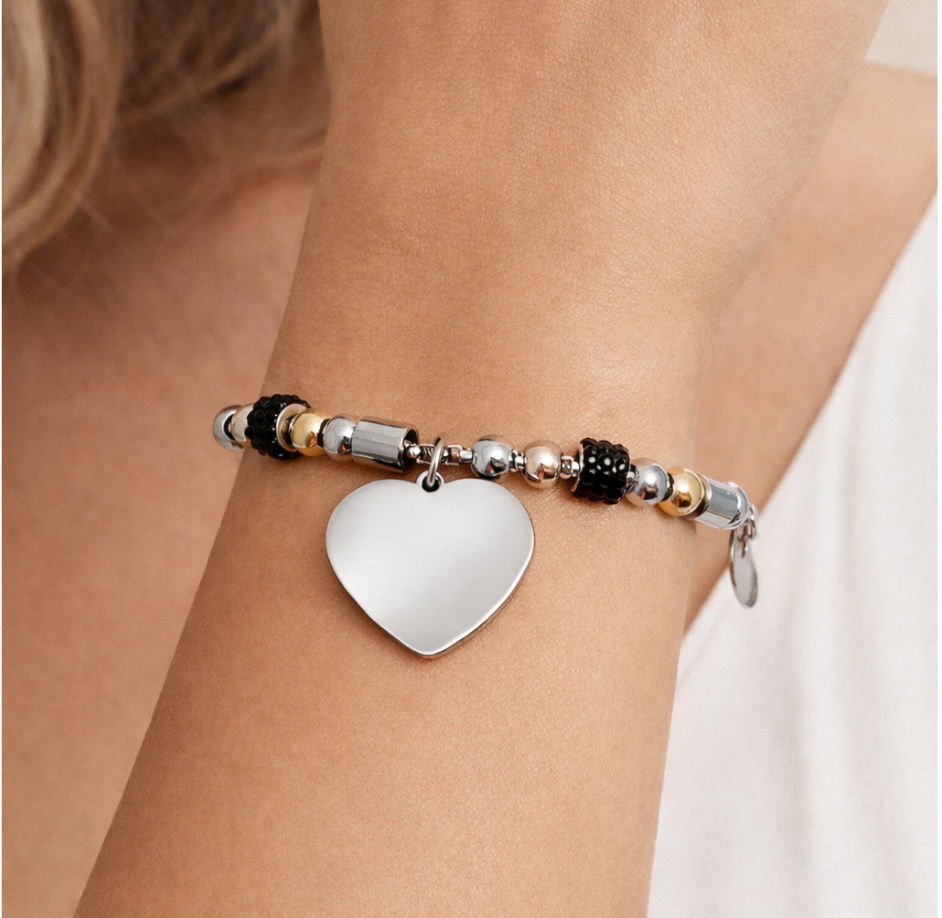 Bracciale con Ciondolo Cuore e Strass Personalizzato Indossato