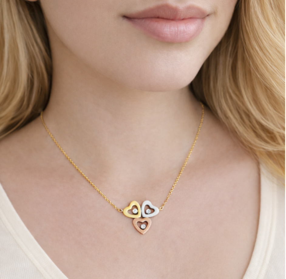 Collana Girocollo Con Tre Cuori e 3 Punti Luce e 3 colori Donna Collana Girocollo Con Tre Cuori e 3 Punti Luce e 3 colori Donna