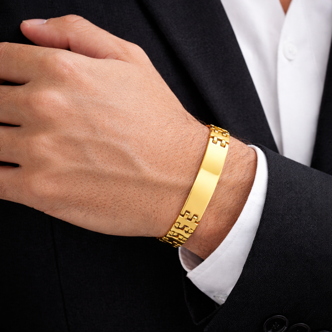 Bracciale Uomo in Acciaio Dorato Personalizzato Indossato