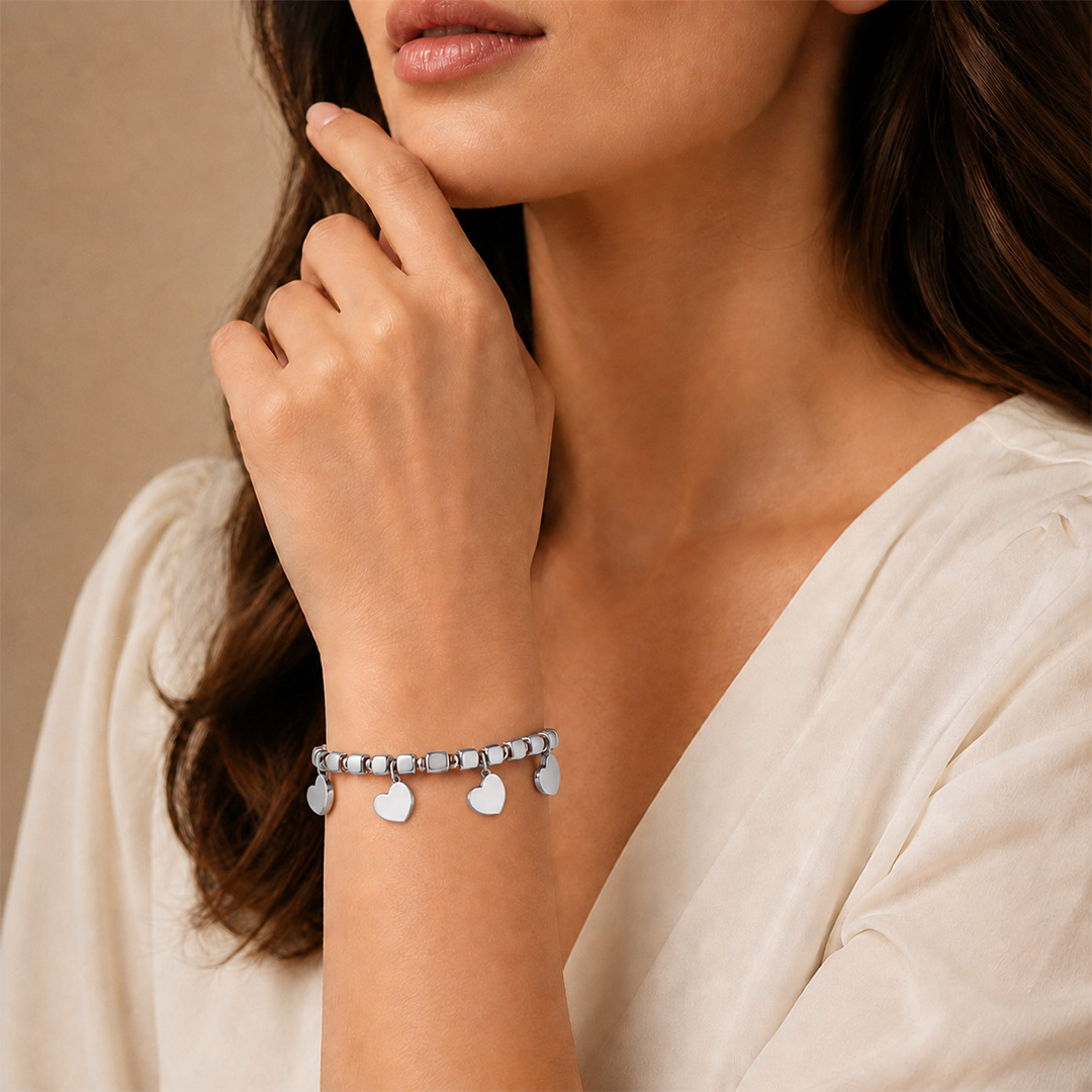 Bracciale con Cuoricini per Donna Personalizzati Indossati